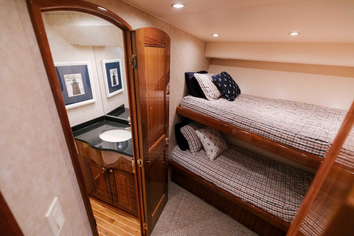 2006 Viking 74 