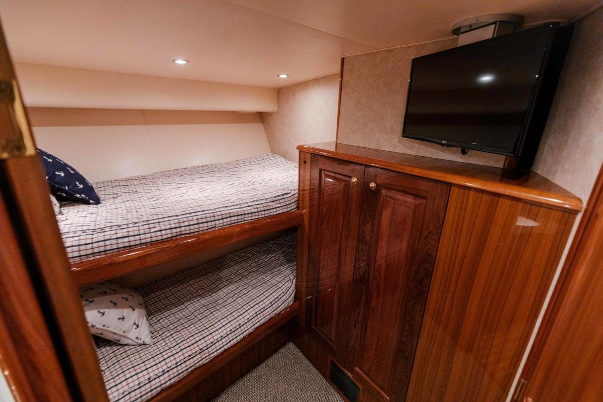 2006 Viking 74 