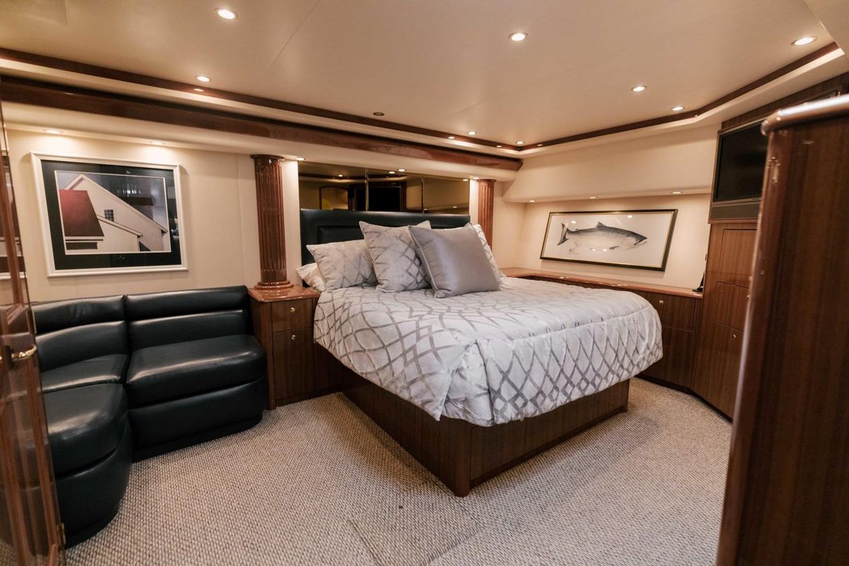 2006 Viking 74 