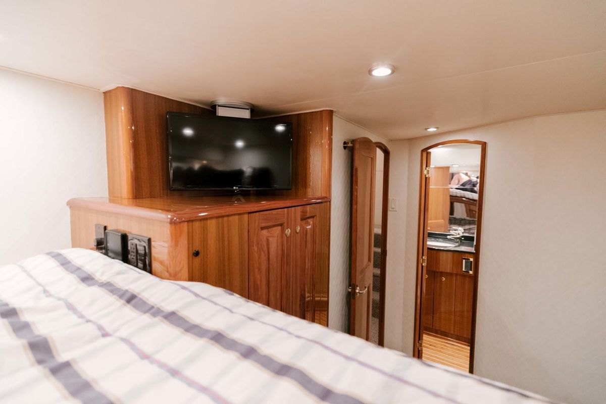 2006 Viking 74 