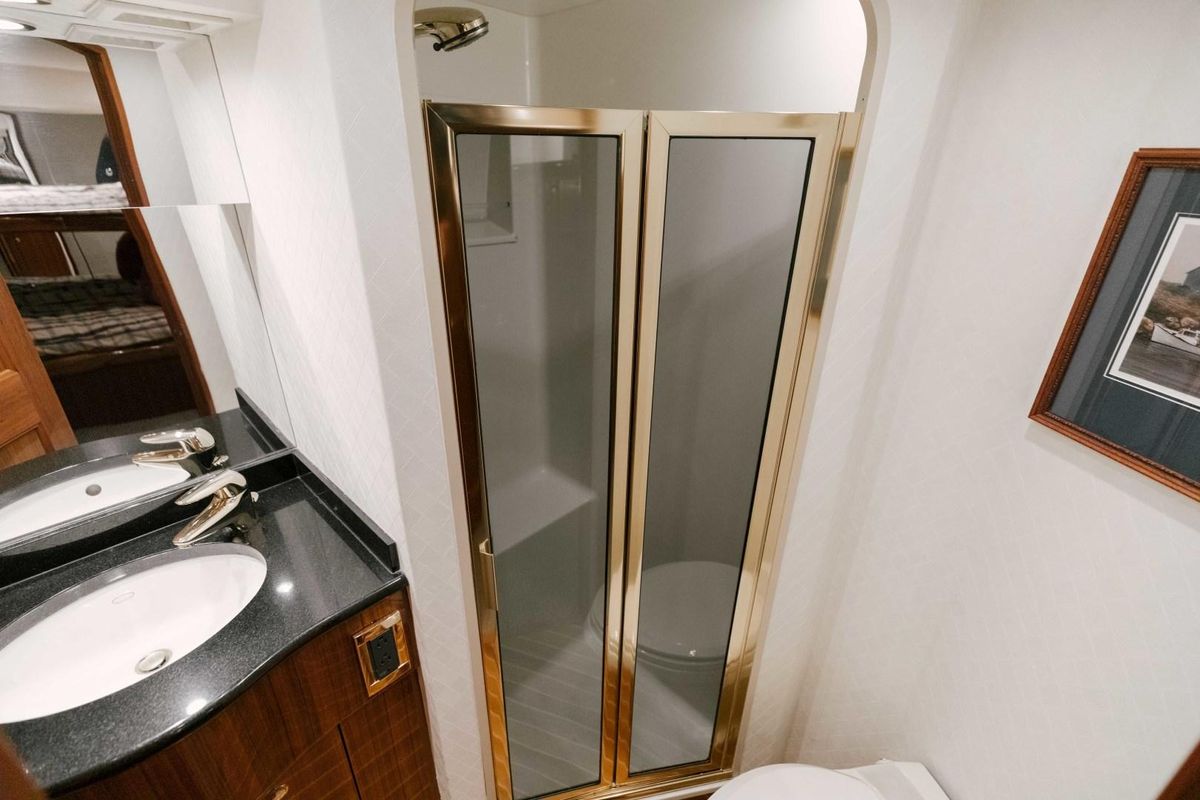 2006 Viking 74 