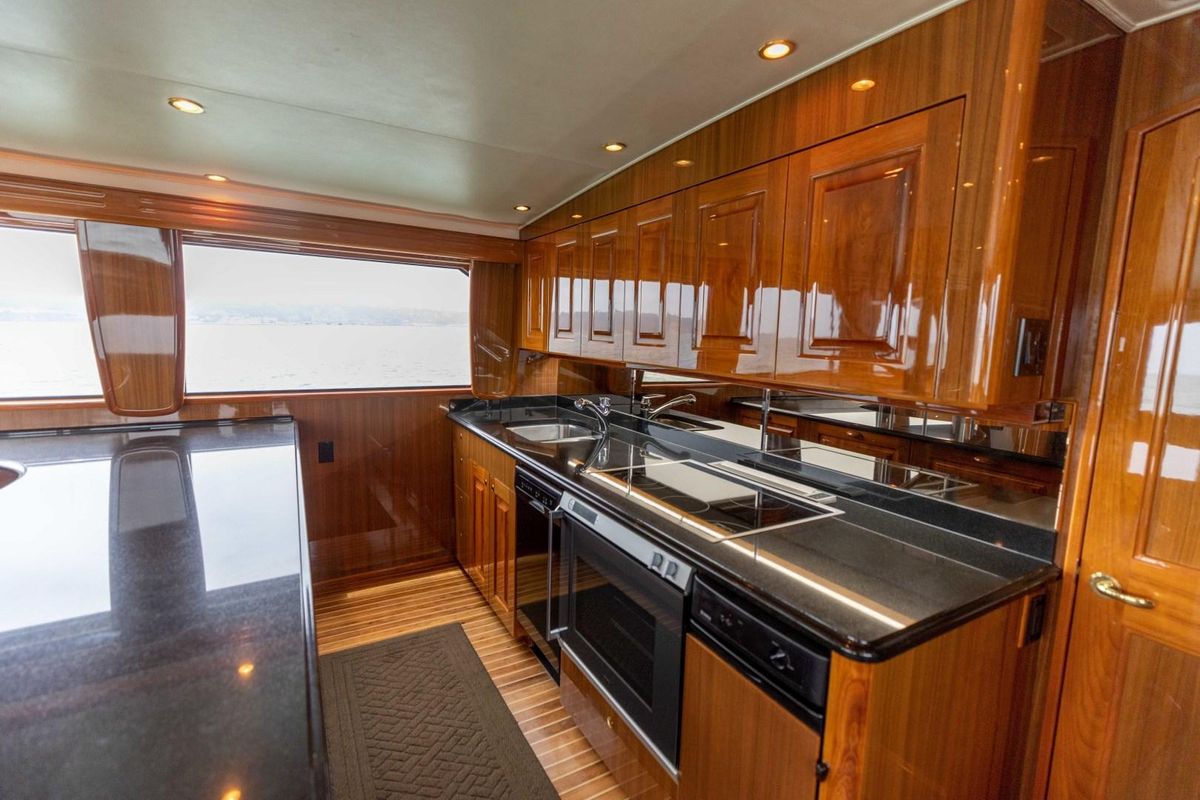 2006 Viking 74 