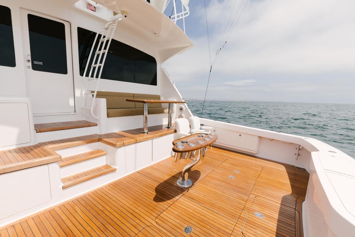 2006 Viking 74 