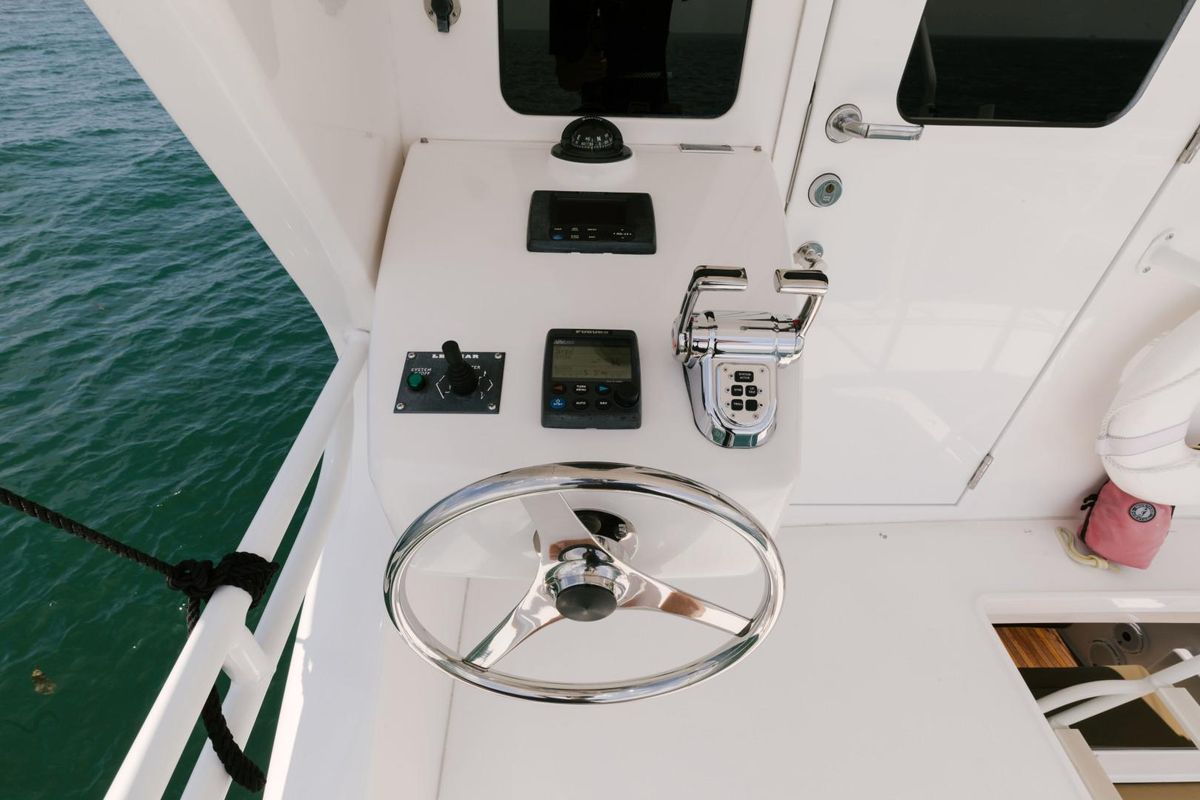 2006 Viking 74 
