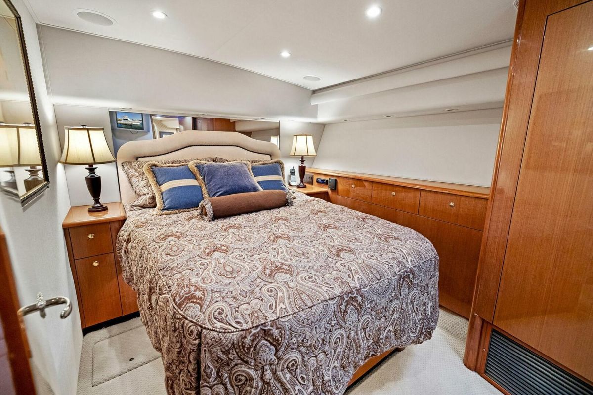 2005 Viking 52 