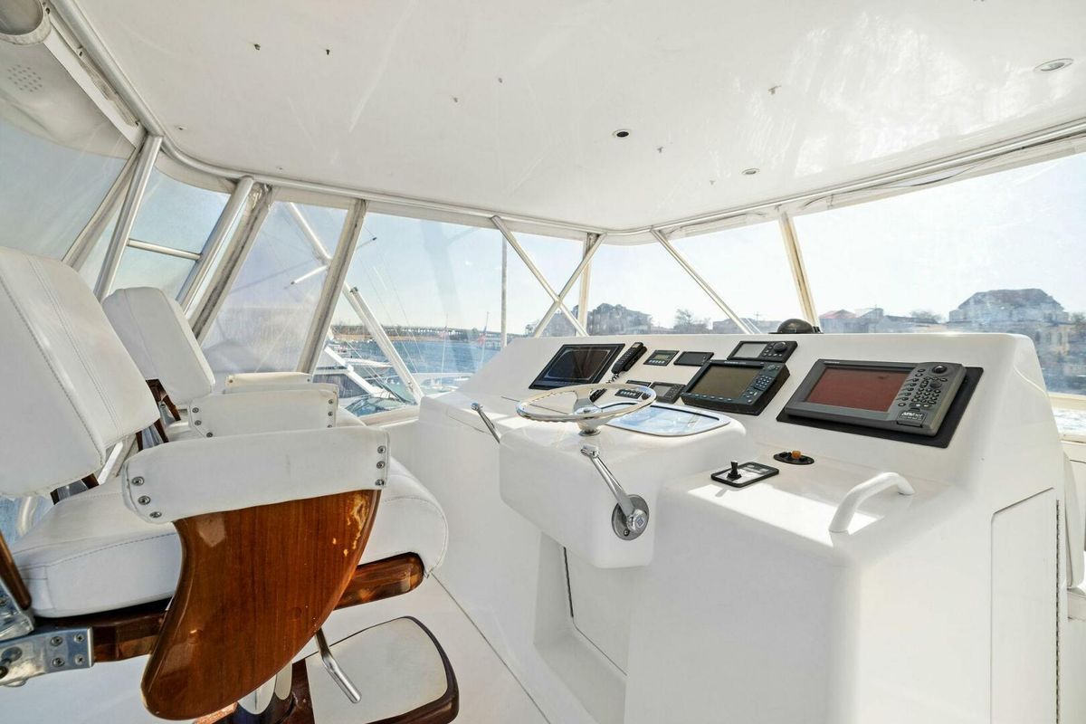 2005 Viking 52 