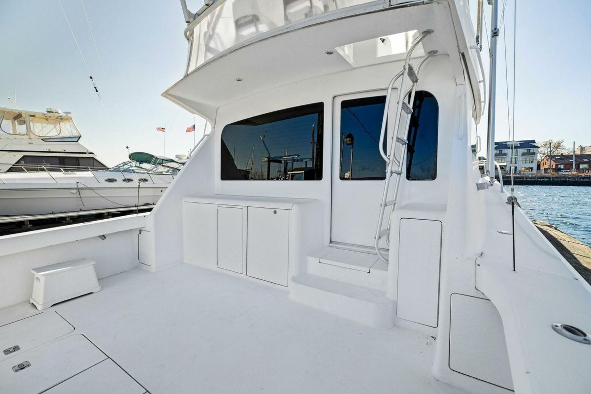 2005 Viking 52 