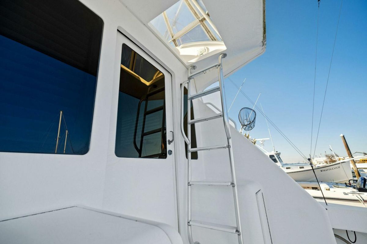 2005 Viking 52 