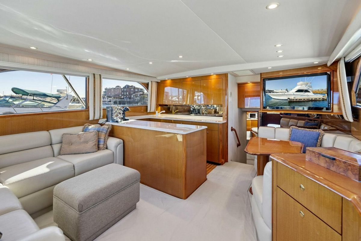 2005 Viking 52 