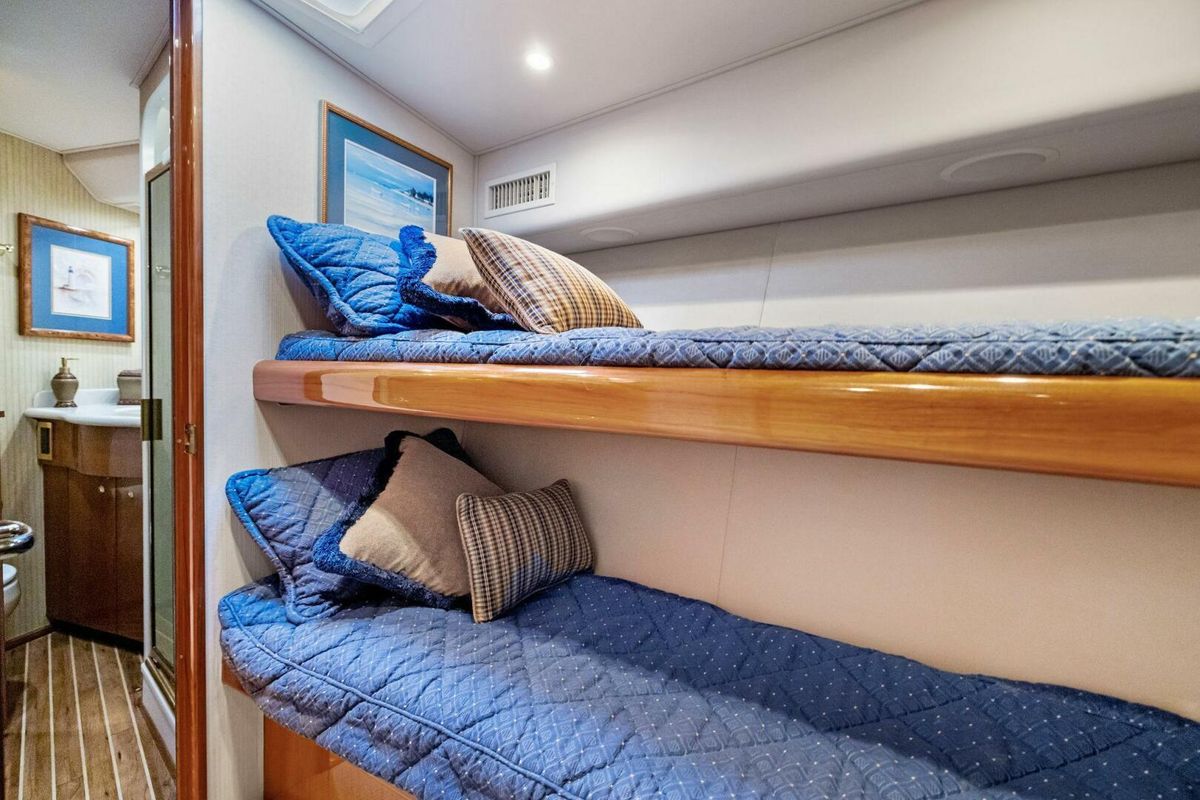 2005 Viking 52 