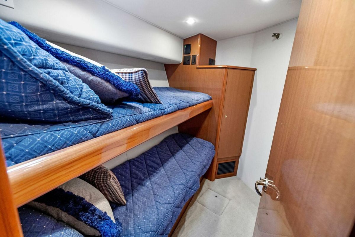 2005 Viking 52 