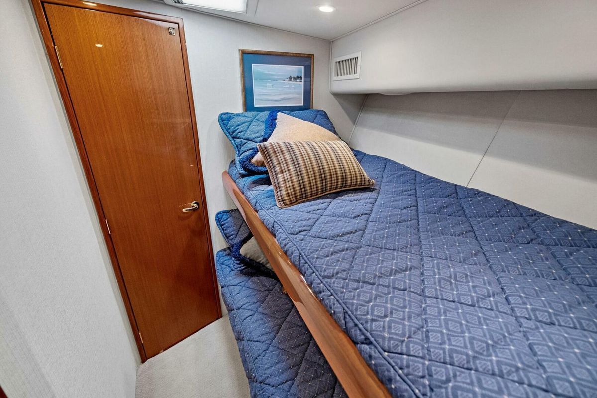 2005 Viking 52 