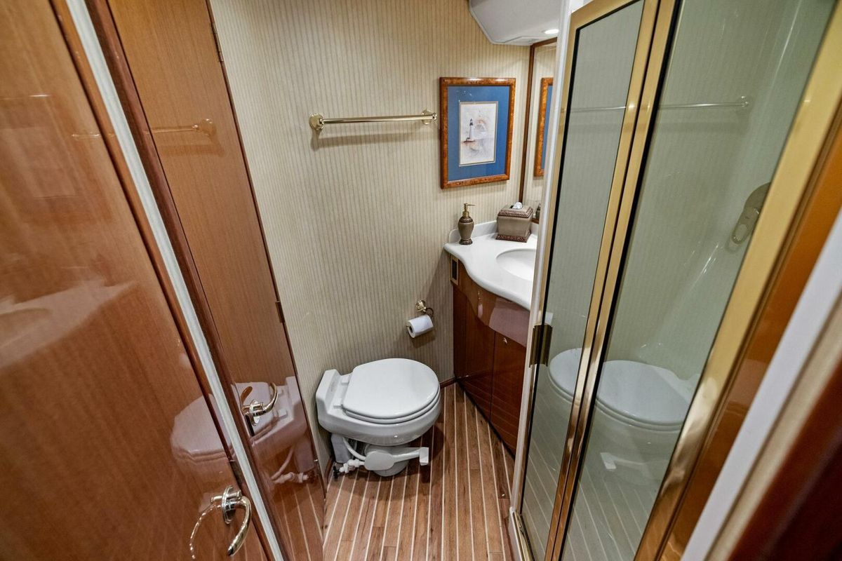 2005 Viking 52 