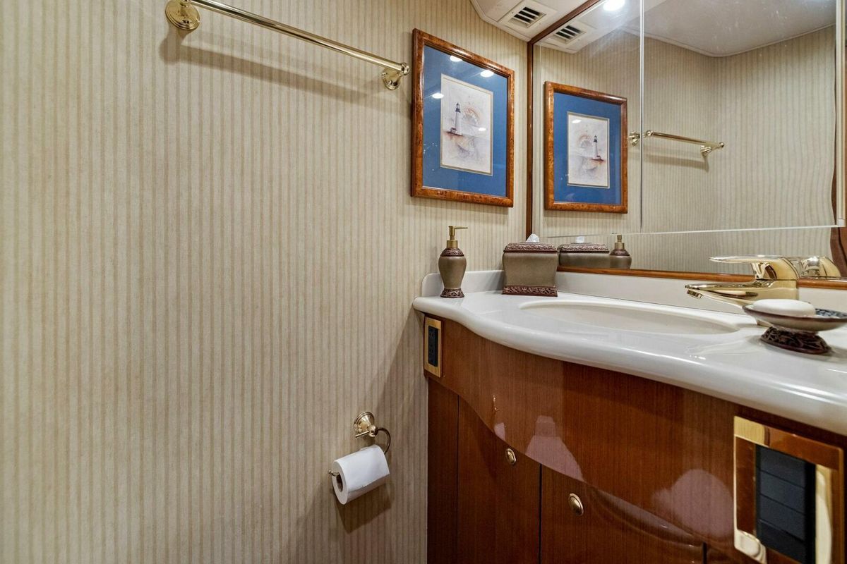2005 Viking 52 
