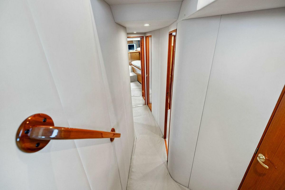 2005 Viking 52 