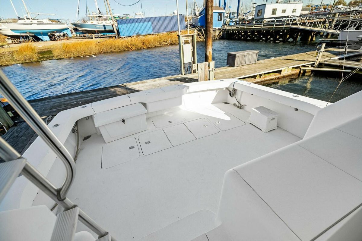 2005 Viking 52 