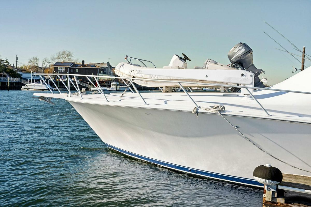 2005 Viking 52 