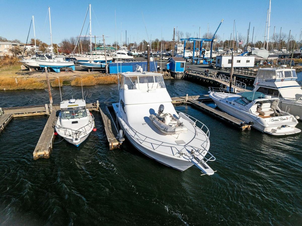 2005 Viking 52 