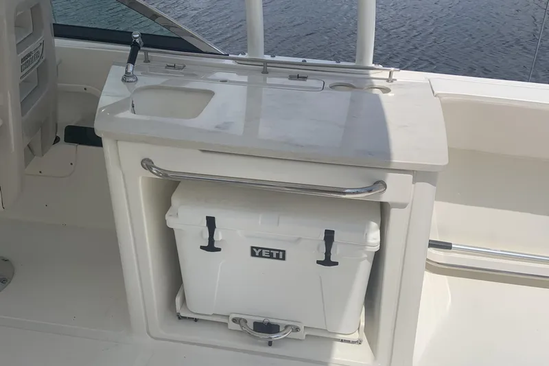  Yacht Photos Pics 2019 Boston Whaler 270 Vantage boat with Yeti cooler and sink on deck.