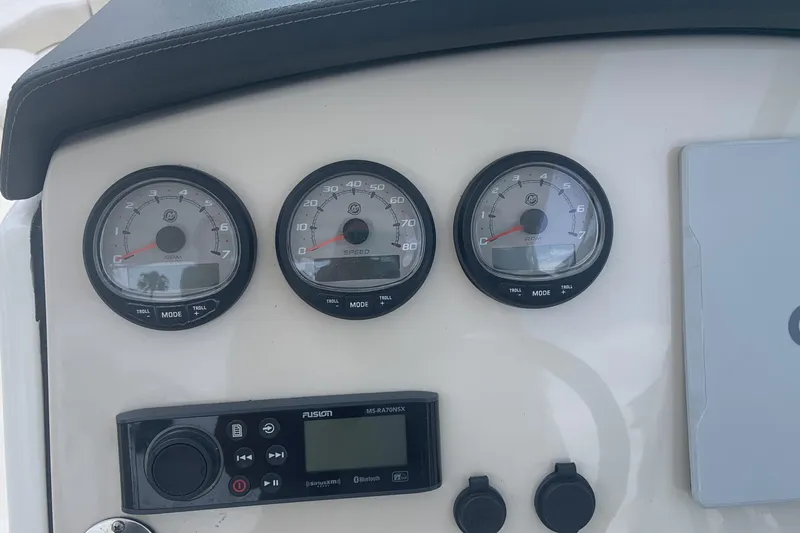 Yacht Photos Pics Dashboard of a 2019 Boston Whaler 270 Vantage with gauges and controls.