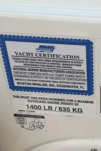  Yacht Photos Pics Yacht certification label for 2019 Boston Whaler 270 Vantage, maximum engine weight 1400 lb/635 kg.