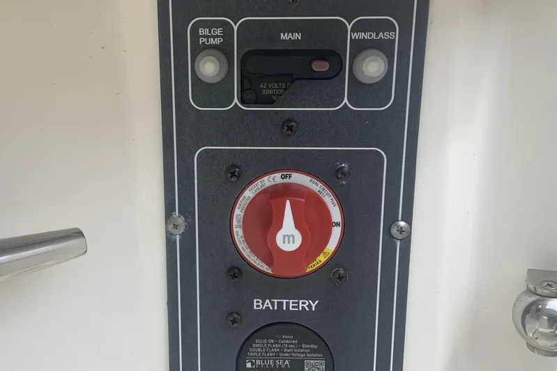  Yacht Photos Pics Control panel of a 2019 Boston Whaler 270 Vantage boat, featuring battery switch.