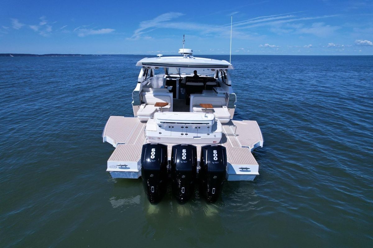 2024 Cruisers Yachts 52 