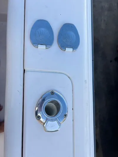  Yacht Photos Pics 2013 Grady-White Freedom 335 boat deck fittings and fixtures.