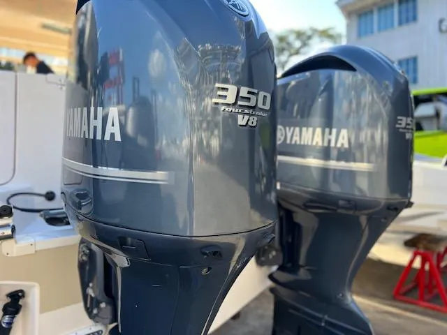  Yacht Photos Pics Twin Yamaha 350 V8 outboard engines on a 2013 Grady-White Freedom 335 boat.