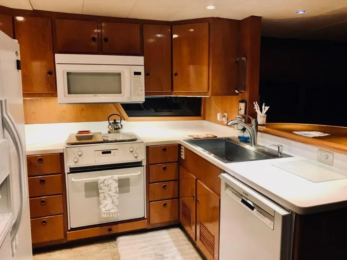 Lady Elaine Yacht Photos Pics 