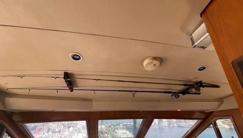 Lady Elaine Yacht Photos Pics Ceiling of 1993 Kha Shing Motoryacht with fishing rods and smoke detector.