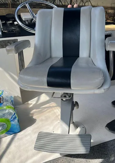Lady Elaine Yacht Photos Pics Captain's chair on a 1993 Kha Shing Motoryacht, featuring a sleek black and gray design.