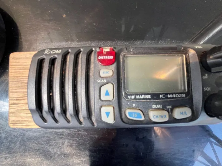 Lady Elaine Yacht Photos Pics ICOM VHF Marine Radio IC-M402S on 1993 Kha Shing Motoryacht.