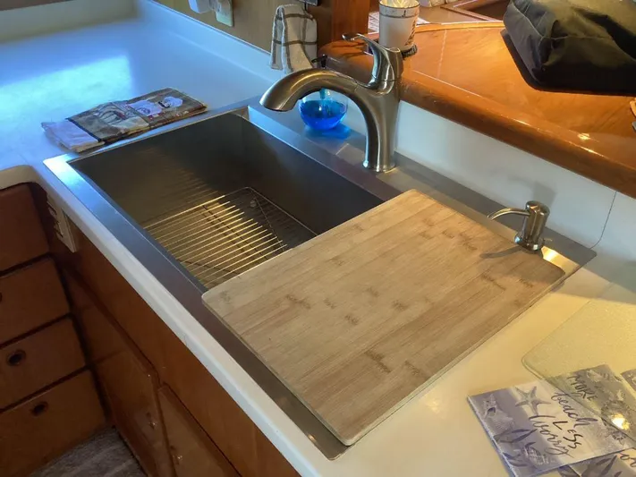 Lady Elaine Yacht Photos Pics 