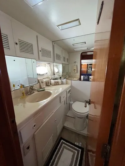 Lady Elaine Yacht Photos Pics 