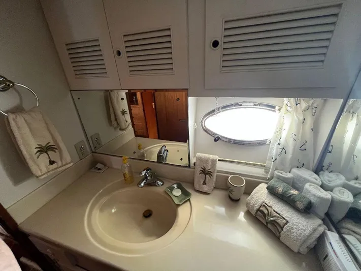 Lady Elaine Yacht Photos Pics 