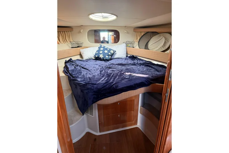 Amazing C's Yacht Photos Pics 2002 Regal Commodore 3860 yacht cabin with cozy bed and nautical decor.