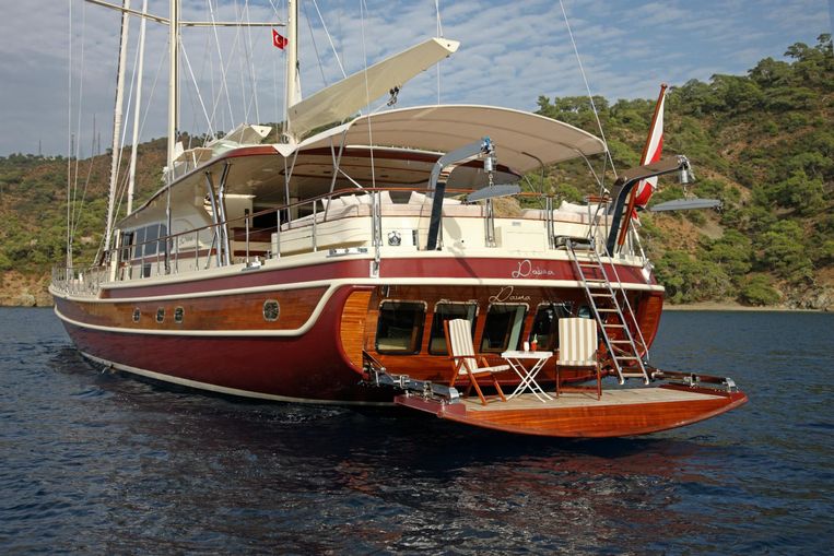2009-137-10-custom-superyacht-gulet
