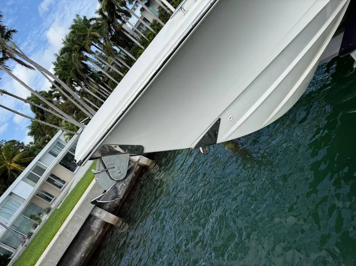 Abvios Yacht Photos Pics 2020 Boston Whaler 330 Outrage docked by palm trees and waterfront property.