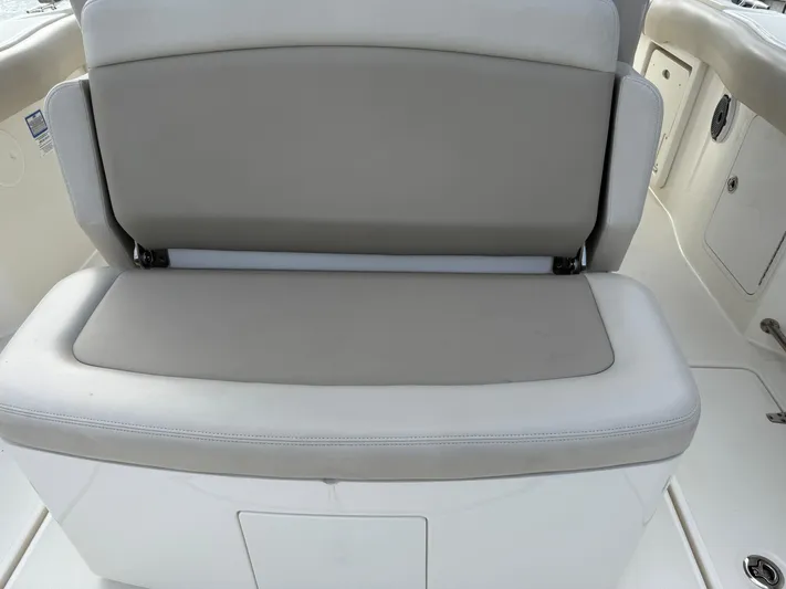 Abvios Yacht Photos Pics Boston Whaler 330 Outrage 2020 boat seat with white and gray upholstery.