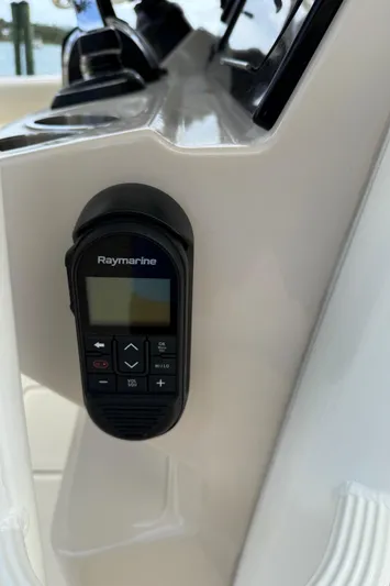 Abvios Yacht Photos Pics Raymarine control panel on 2020 Boston Whaler 330 Outrage boat console.