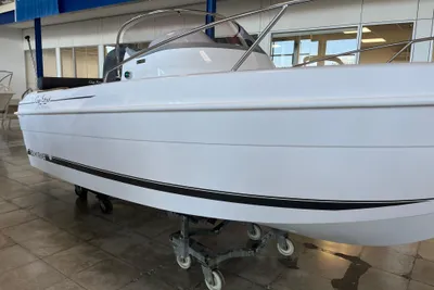 2025 B2 Marine CAP FERRET 522 SUNDECK