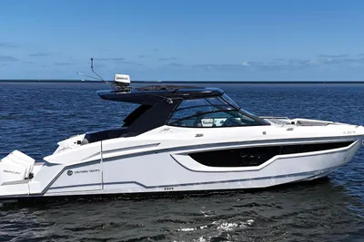 Cruisers Yachts 38 GLS OB