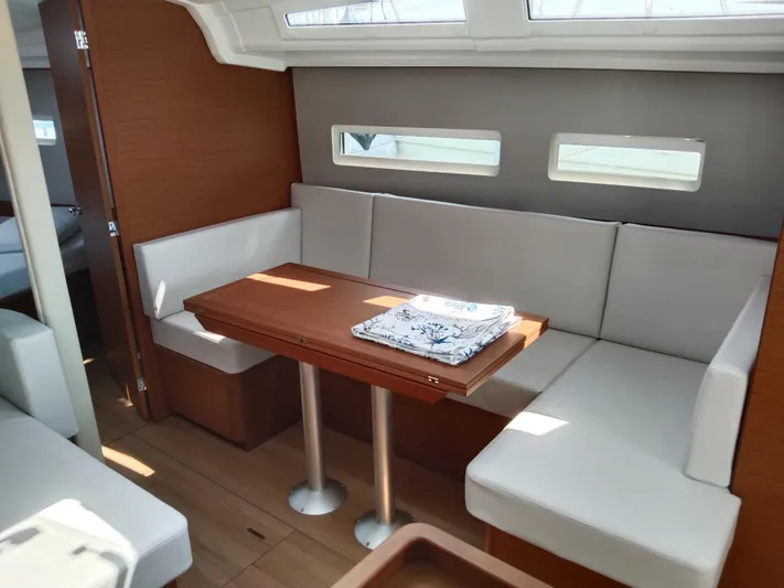 Vanilla IV Yacht Photos Pics Interior of 2023 Jeanneau Sun Odyssey 410 yacht with modern seating and table.