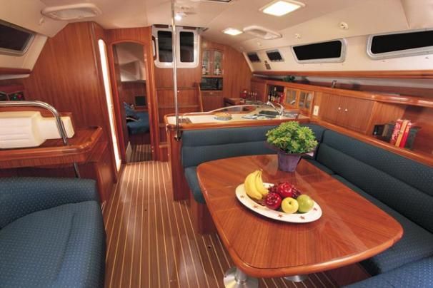 2008 Hunter 41 Deck Salon