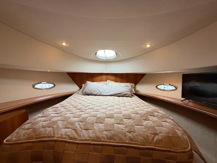  Yacht Photos Pics Luxurious cabin interior of 2002 Silverton 410 Sport Bridge yacht with cozy bedding.