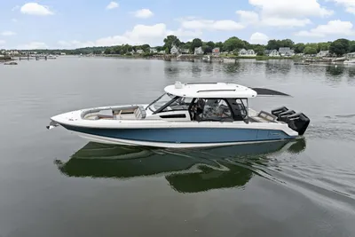 Boston Whaler 350 Realm