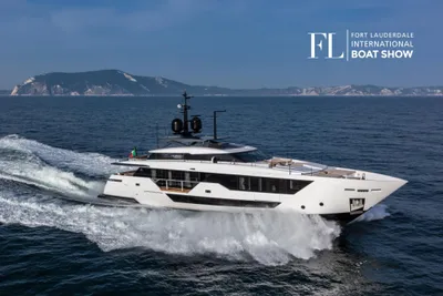2025 Custom Line SAETTA 106'