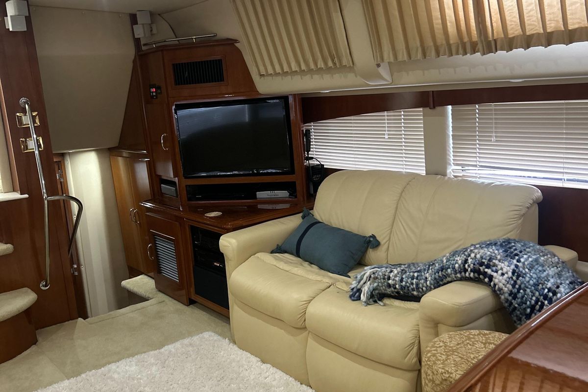 2003 Carver 46 