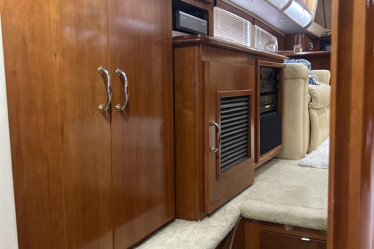 2003 Carver 46 